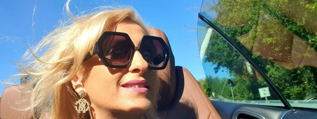 Ženske 55 plus z modnim dodatkom nasmeška na obrazu!