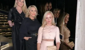 Tam, kjer ženske stojimo druga ob drugi