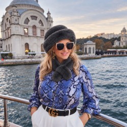 Ženska kapa in šal iz umetnega krzna – antracitno siv komplet KŠ102